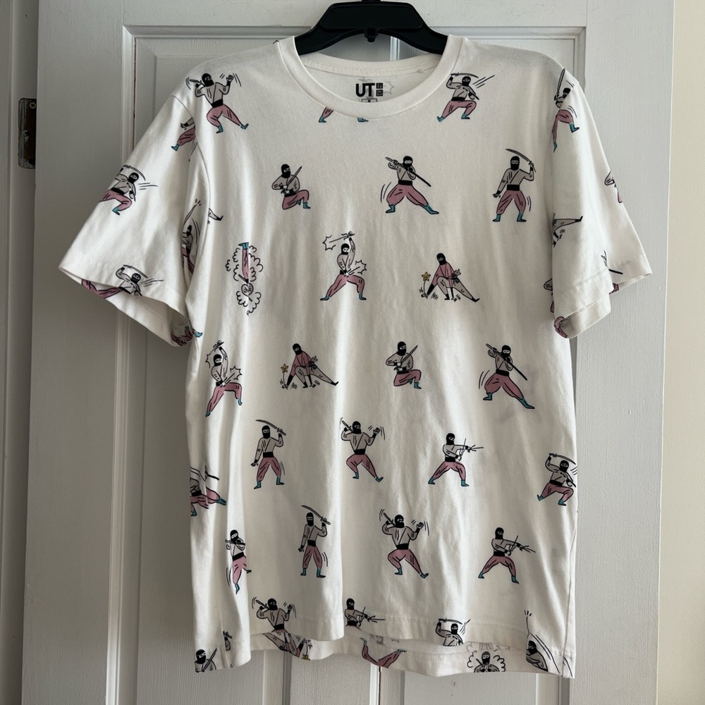 Uniqlo Graphic Print White T-Shirt / size: M mens